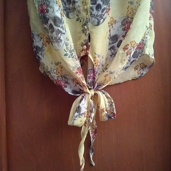 *Final Sell Price* Helium Sleeveless Shirt - Picture 5 of 5